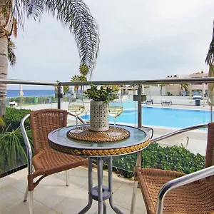diana-beachfront-apartment.protaras-cy-hotels.com/